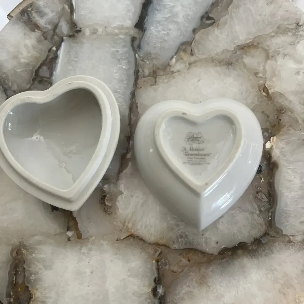 Designers Collection Fine Porcelain Heart Trinket Box A Mother's Remembrance